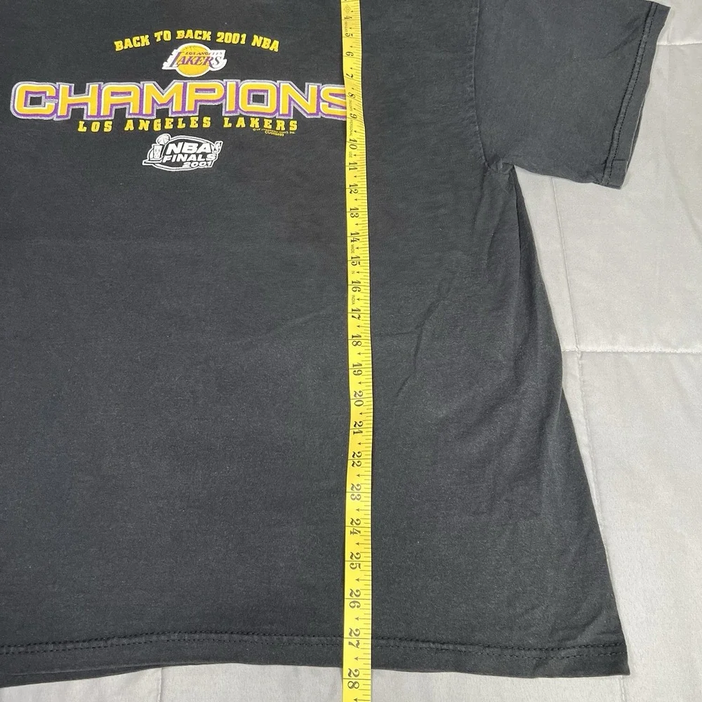 Los Angeles Lakers Shirt Men Size XL 2001 NBA Champions Back to Back Champions